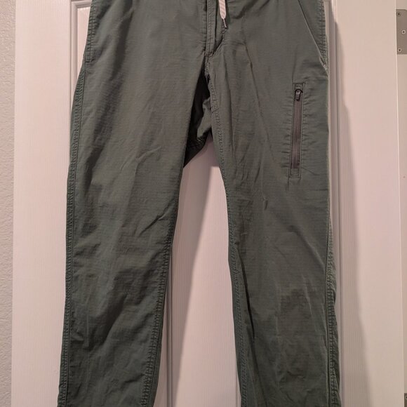Vuori Ripstop Pants in Army - Picture 2 of 14